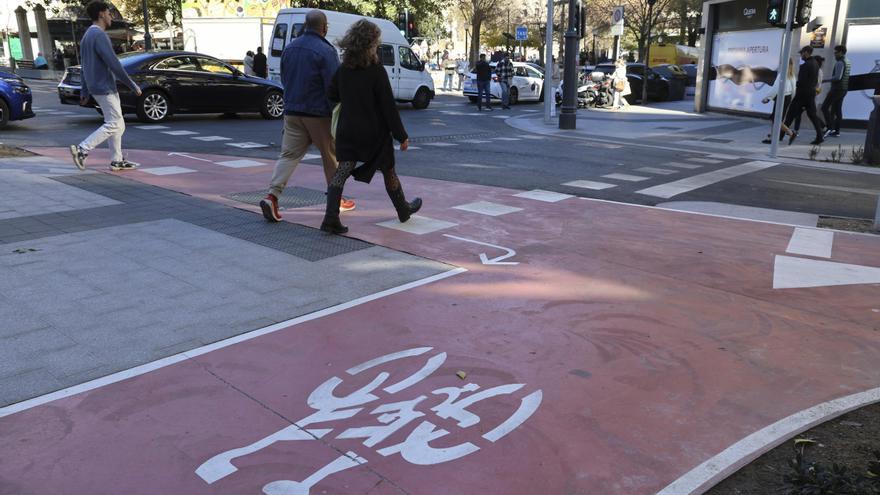 Las obras de Alicante se quedan cortas para los ciclistas: reclaman más carriles y participar en su diseño