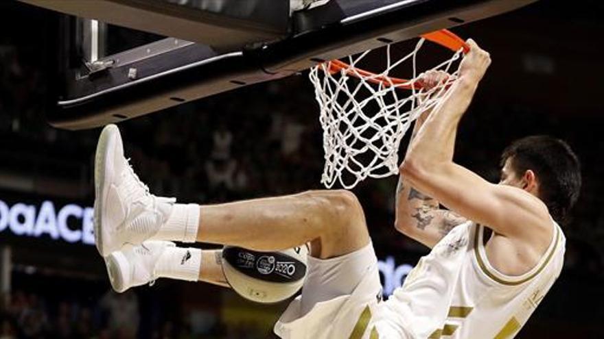 El Madrid arrasa ante el Unicaja y se lleva la Copa