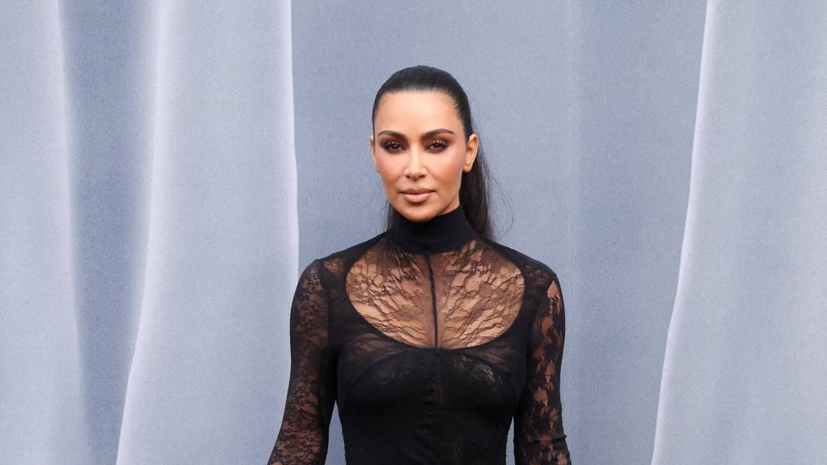 El contorno de ojos que Kim Kardashian descubrió en una farmacia francesa y usa cada día