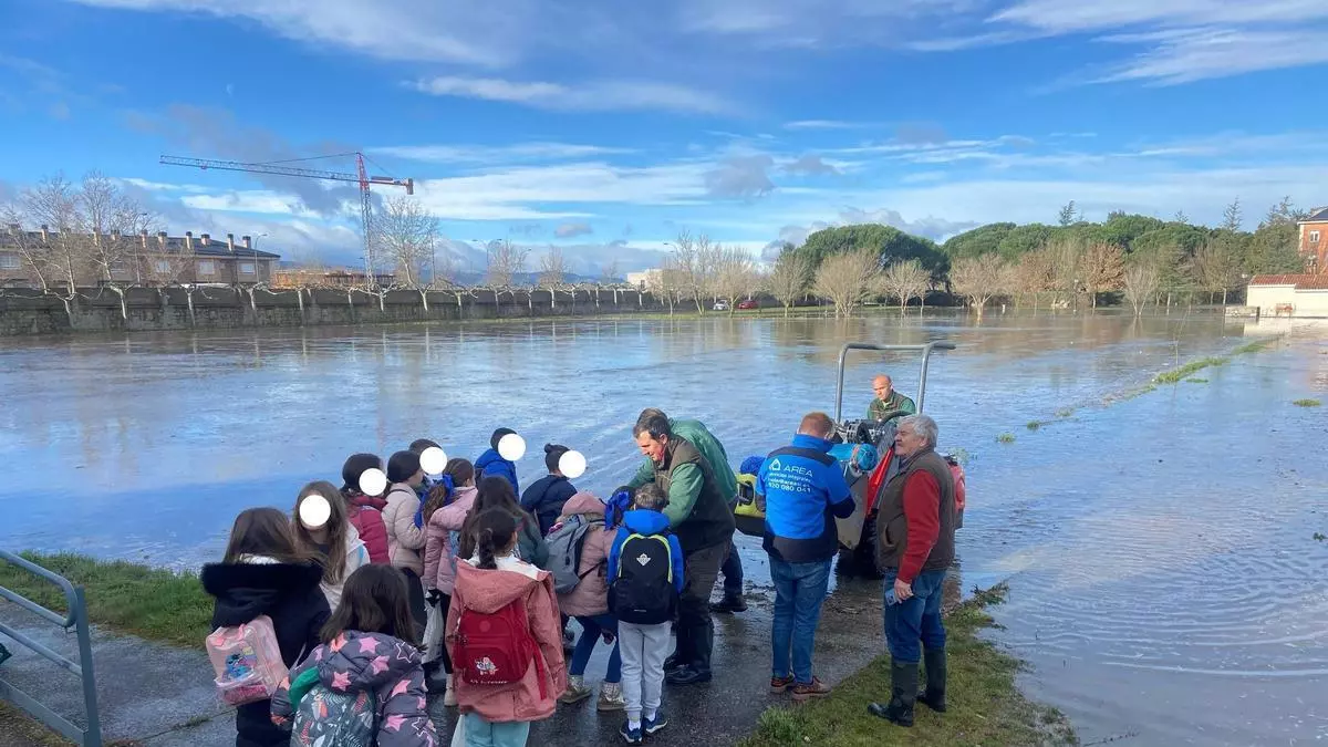 Un colegio sevillano, rescatado en Ávila por las inundaciones: "Los niños lo han vivido como una aventura"