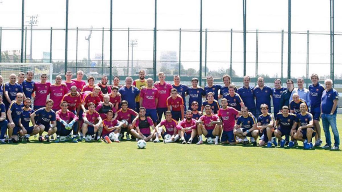 La plantilla se hizo esta foto en el último entrenamiento. ¿Por qué Mascherano está en el centro?