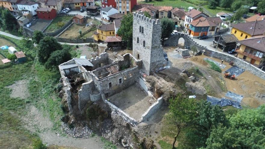 Imagen aérea del conjunto de la torre de Soto, tomada con un dron. | Castrum / J.I. Jiménez Chaparro