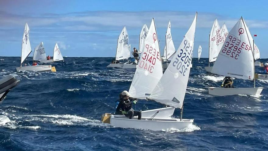 Del Castillo, Mansito, Martín y Skomska logran el oro  en el Trofeo Pel Escuder de Optimist