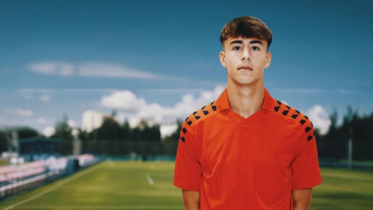 Montaje del anuncio de la incorporación de Aimar Bonel al Deportivo Aragón.