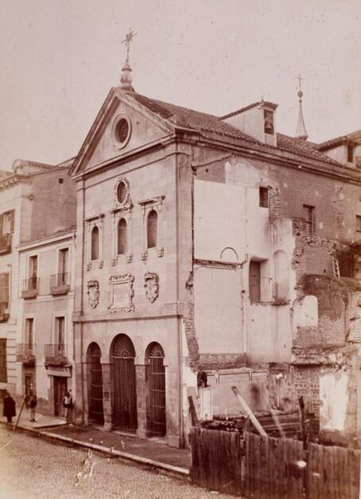 La iglesia de Santa Cruz sufrió dos incendios en 1620 y 1763.