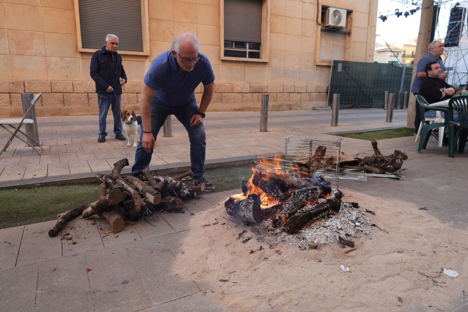 FOTOGALERÍA I Las imágenes de la Nit de la Xulla y del encuentro de elaboración de allioli de las fiestas de Vila-real