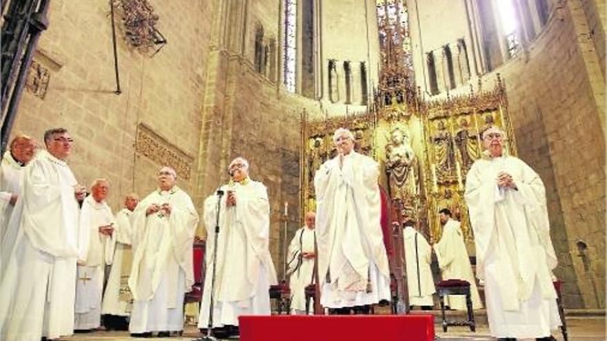 El cardenal Cañizares beneeix la basílica  de Sant Feliu apel·lant a la unitat de l&#039;Església