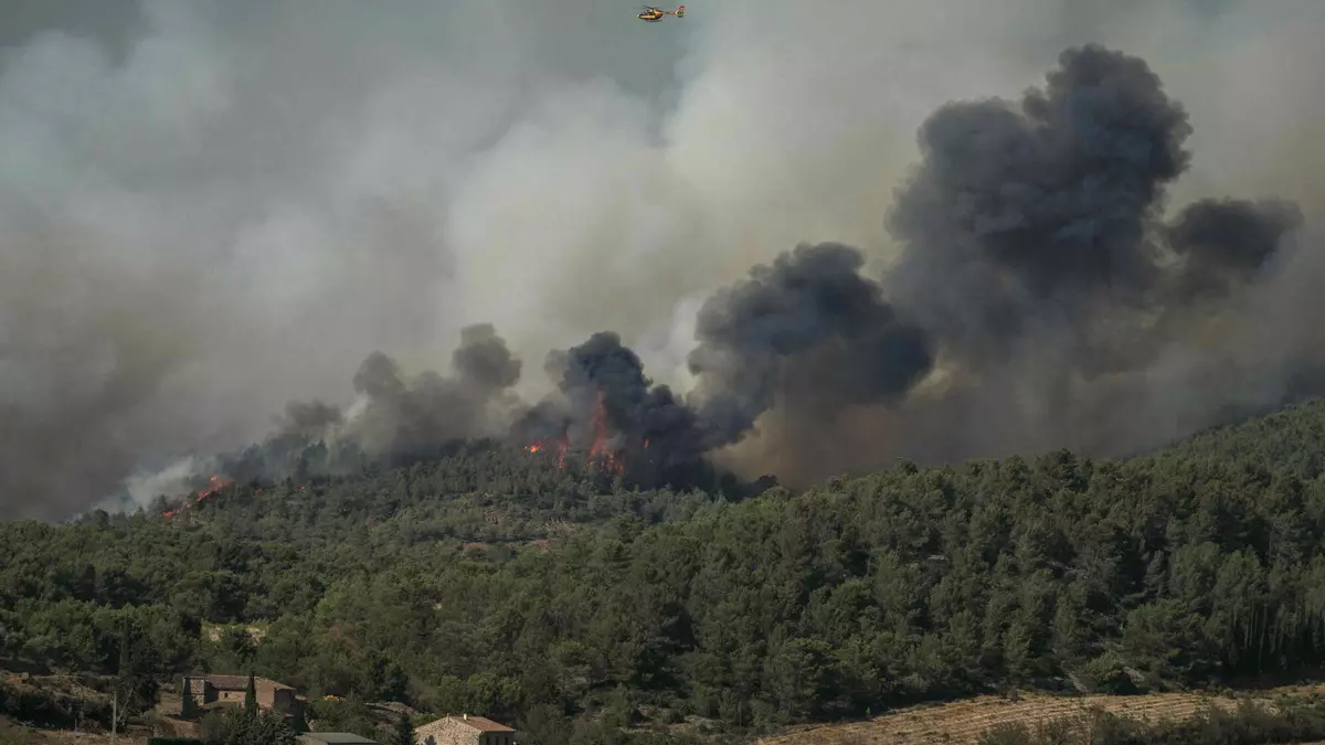 El humo y la ceniza del incendio de Francia llegan a Baleares