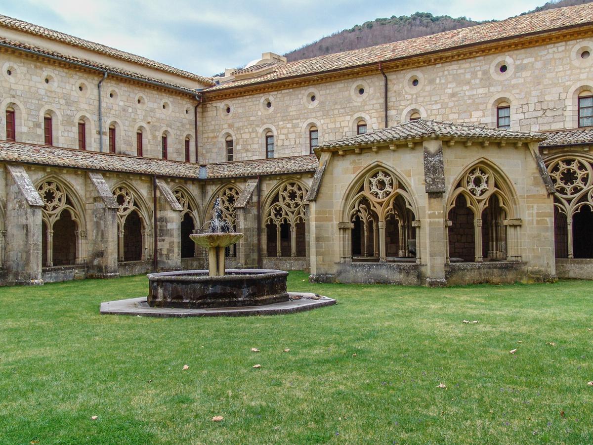 El claustro es una de las joyas del complejo monástico.