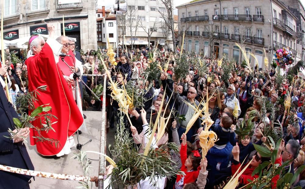 La imagen de La Borriquita a su paso por Porta do Sol. | R. Grobas