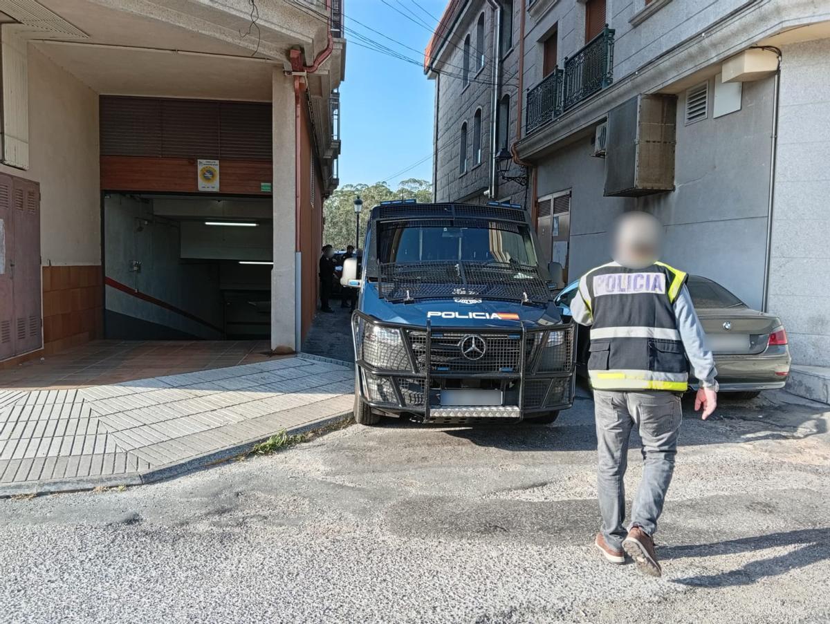 Registro en Vilanova dentro de un nuevo operativo contra el narcotráfico en Arousa. Registro en Vilanova dentro de un nuevo operativo contra el narcotráfico en Arousa.