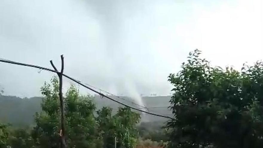 Un tornado arrasa cerca de Villanueva de la Sierra y deja miles de euros en daños: 