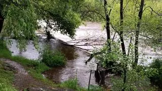 El río Tambre se desborda en Oroso, Dubra, Ames y Negreira, pero sin inundar viviendas todavía