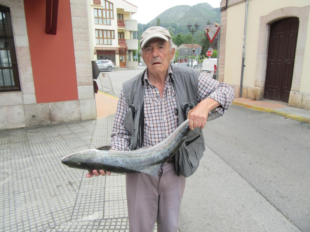 José Luis somoano con una de sus capturas.