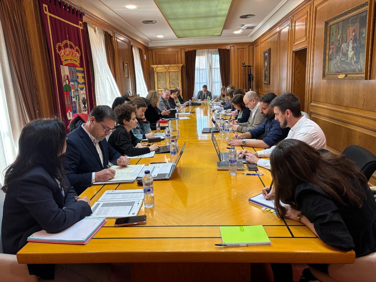 Reunión en la Diputación sobre el proyecto turístico para territorios con embalses