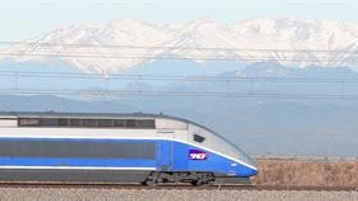 El primer TGV de la SNCF entre Barcelona y París, ayer a las 10.14 horas, también en Garrigàs.