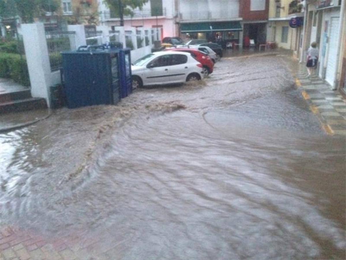 Una tromba de agua inunda Cáceres