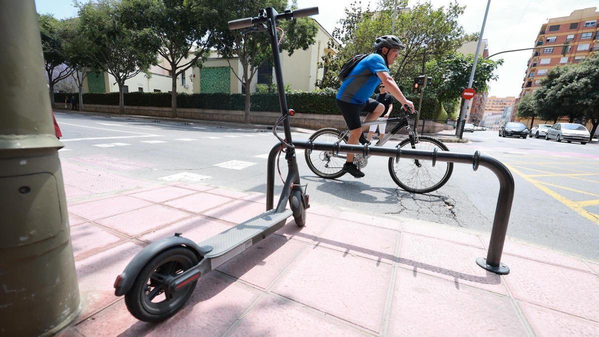 Imagen de uno de los aparcamientos para patinetes.