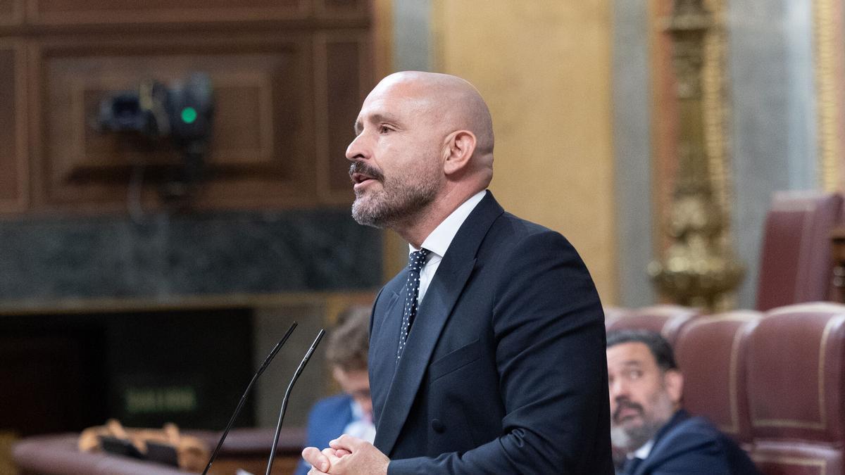 El diputado del PP, Jaime de los Santos González, durante una sesión plenaria en el Congreso, este jueves.