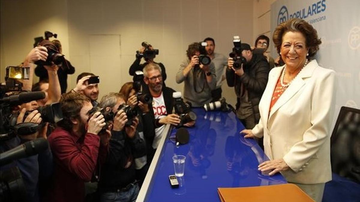 Rita Barberá, este jueves, antes de iniciar la rueda de prensa.