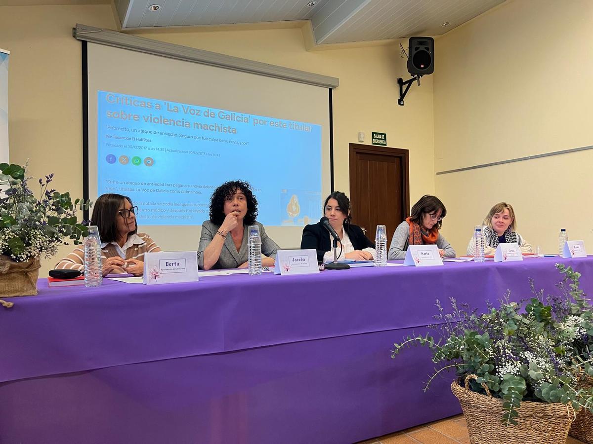 Representantes de los cinco Ayuntamientos del Valle del Nalón en el acto del pasado jueves en Caso..