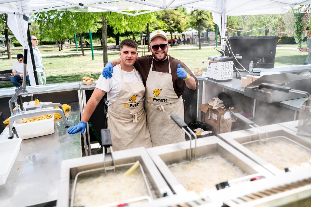 Galería | Así fue el evento de hamburguesas y tartas de queso en el parque Padre Pacífico de Cáceres