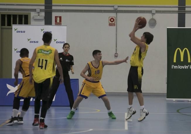 11/02/2017 DEPORTES  baloncesto miniderbi  iberostar tenrife Gran Canaria en la cancha del colegio El Buen Consejo de la laguna
