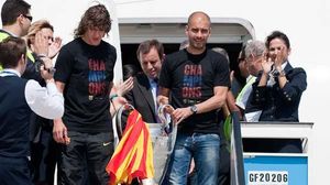 Els herois de Wembley van seguir la celebració a l’avió en el qual van viatjar amb directius i familiars.