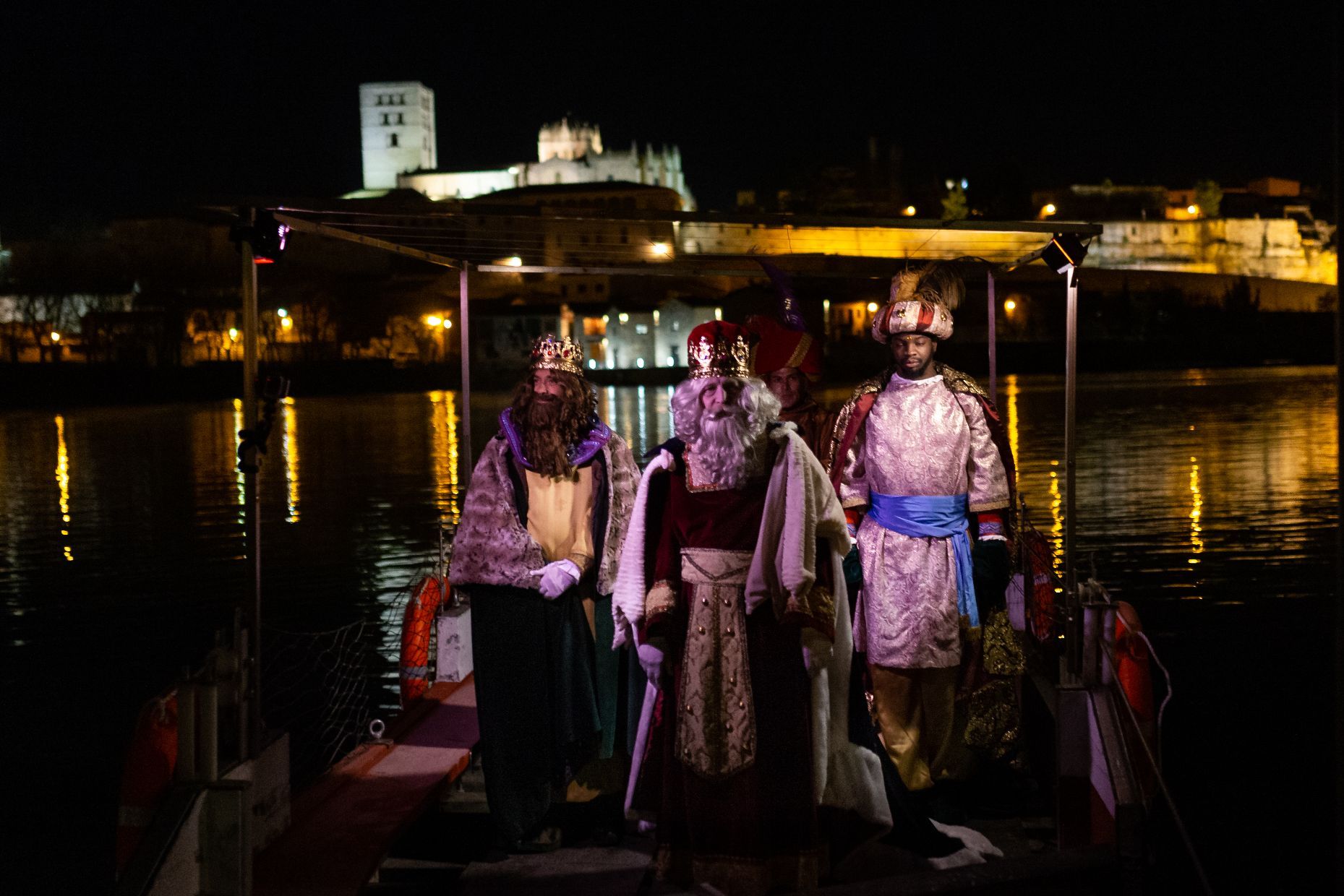 GALERÍA | Así fue la llegada anticovid de los Reyes Magos a Zamora, sin cabalgata y sin niños, pero con la misma ilusión