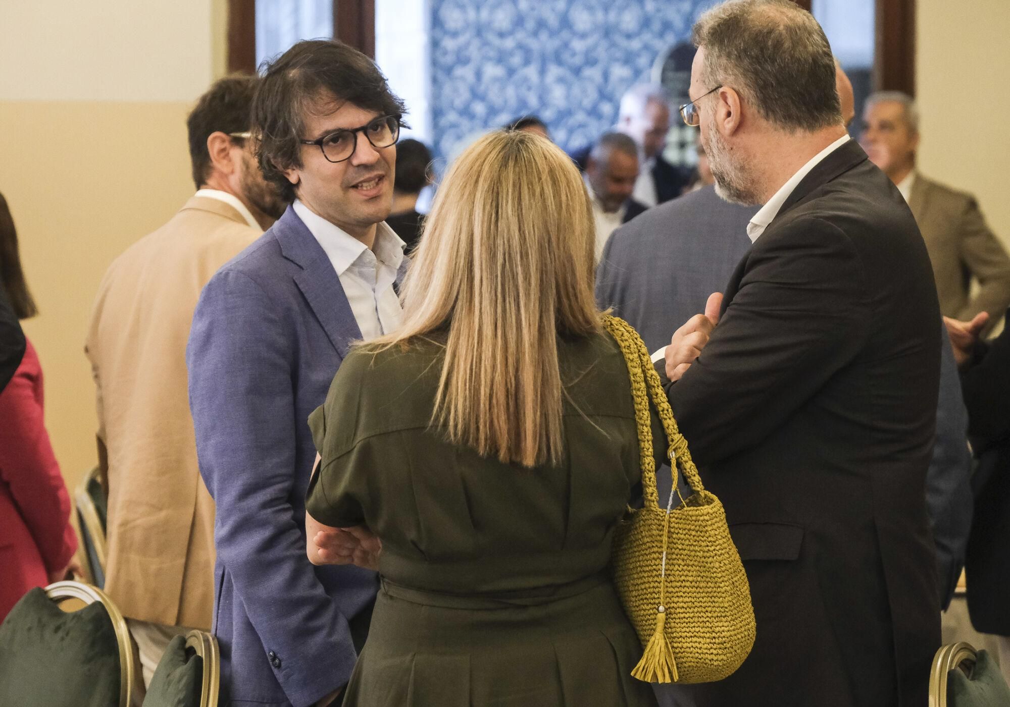 Encuentro informativo con Ángel Víctor Torres, ministro de Política Territorial y Memoria Democrática de España 