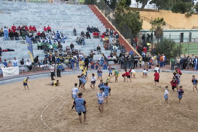 27.01.18 Visita del visepresidente del Cabildo Ángel Víctor Torres a las escuelas de lucha canaria.López Socas.Fotos Tony Hernández