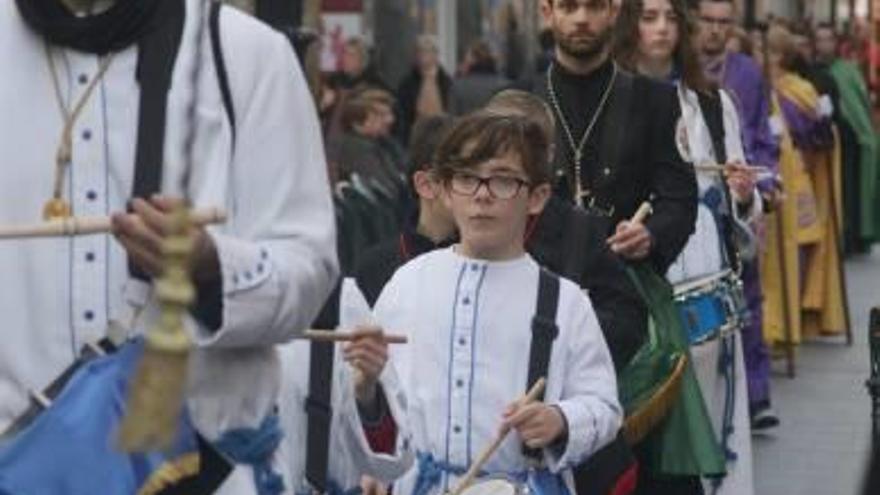 La madrina, con la Junta Mayor, en la procesión.