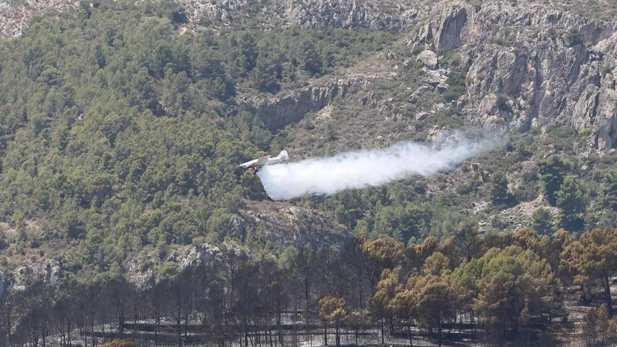 El incendio del Desert está controlado: Se reabre la circulación en la CV-147