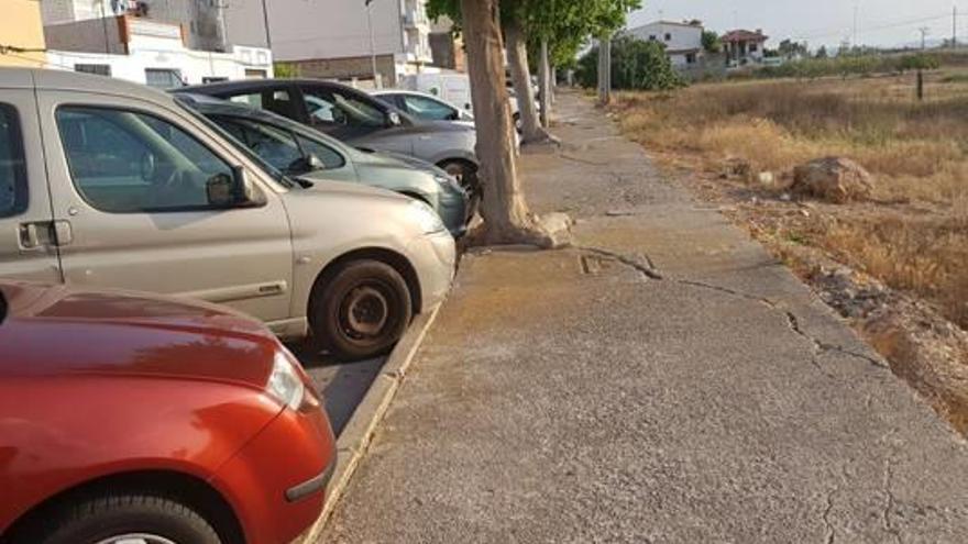 Vecinos de la playa de Nules piden que se pavimenten las aceras