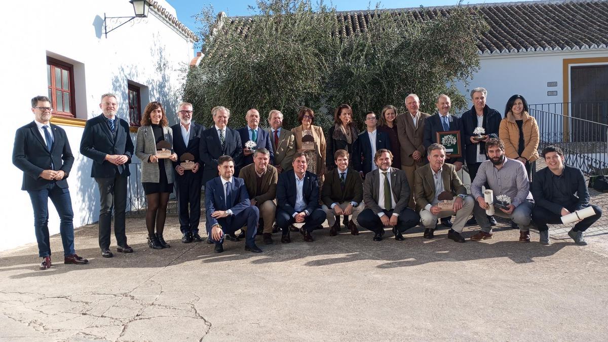 Entrega de premios internacionales de investigacion y defensa de la produccion ecologica en Baena.