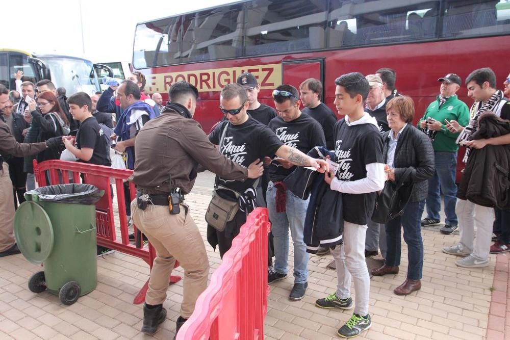 Así han vivido los aficionados del FC Cartagena el derbi