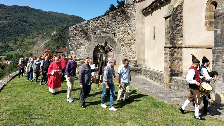 El Cristo de Collanzo despide el calendario estival de fiestas en Aller