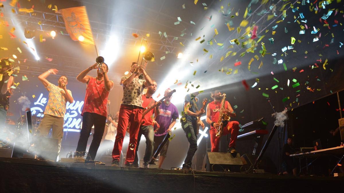 Un grupo en el escenario del Granirock, en 2024.