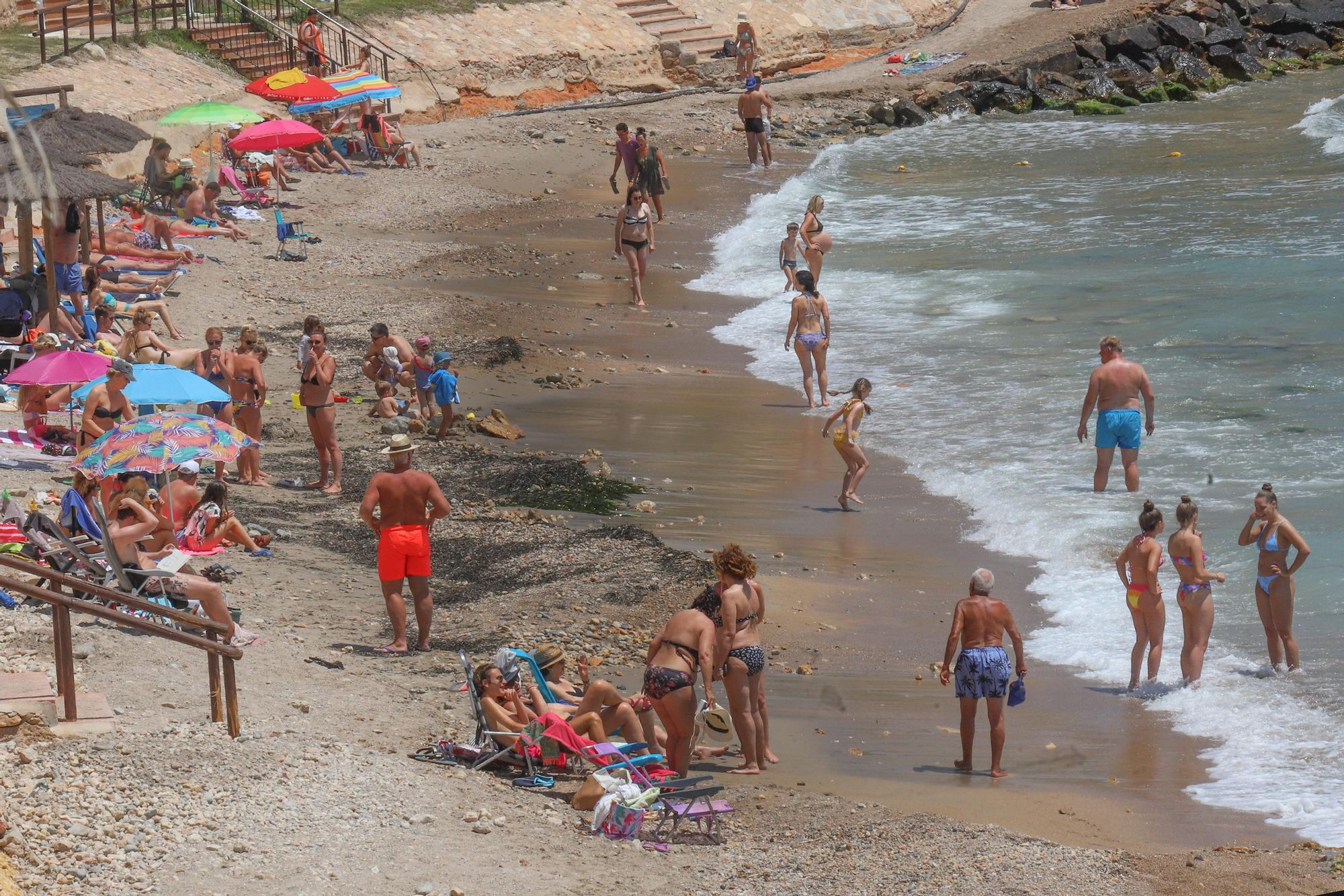 Así están las playas y las calles de Orihuela Costa a un mes del verano