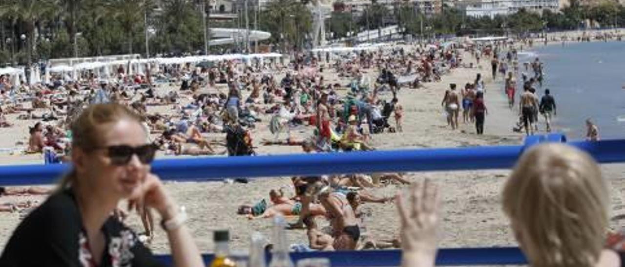 Los hoteles de Alicante viven el mejor verano desde la explosión de la burbuja inmobiliaria