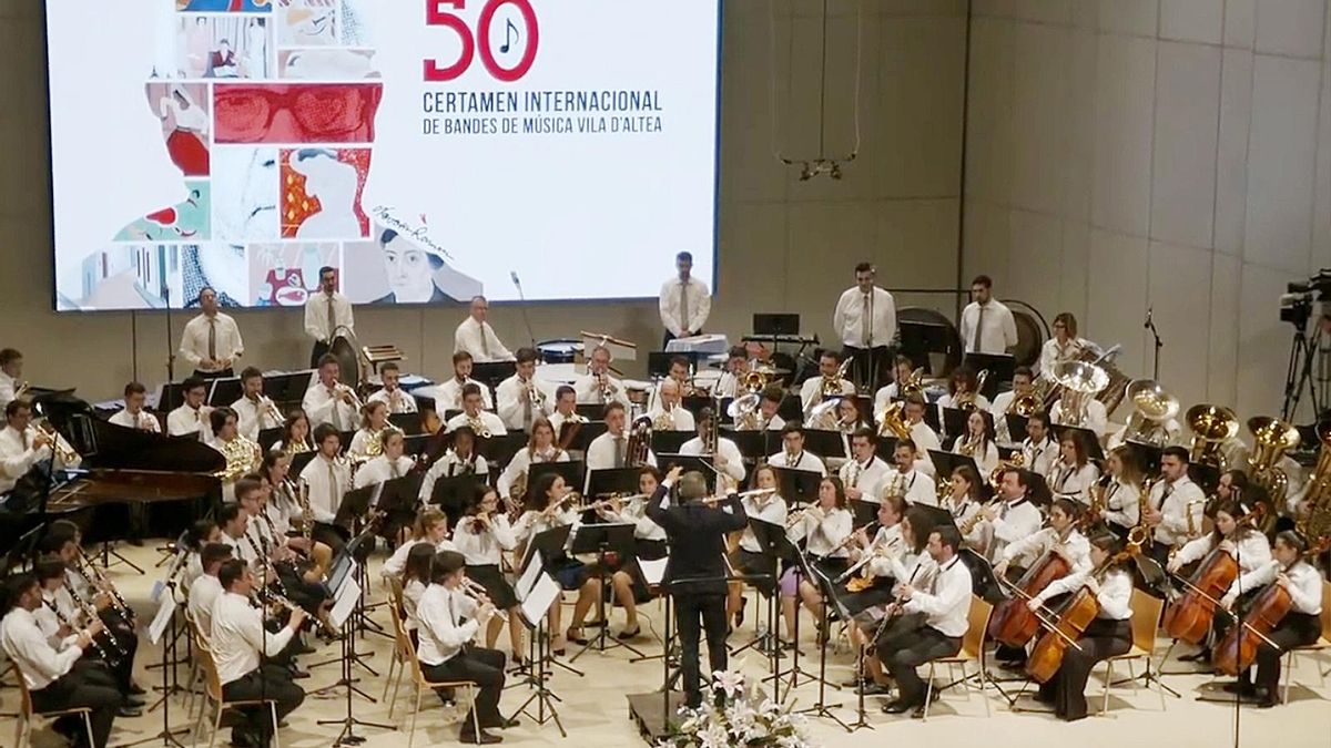 Un momento de la actuación de la banda de música de Branca, Portugal, ganadora del 50 CIM Altea