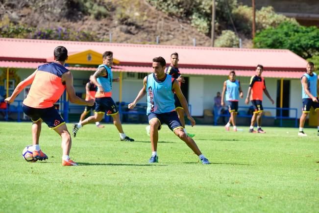 Entrenamiento UD Las Palmas en Barranco Seco ...