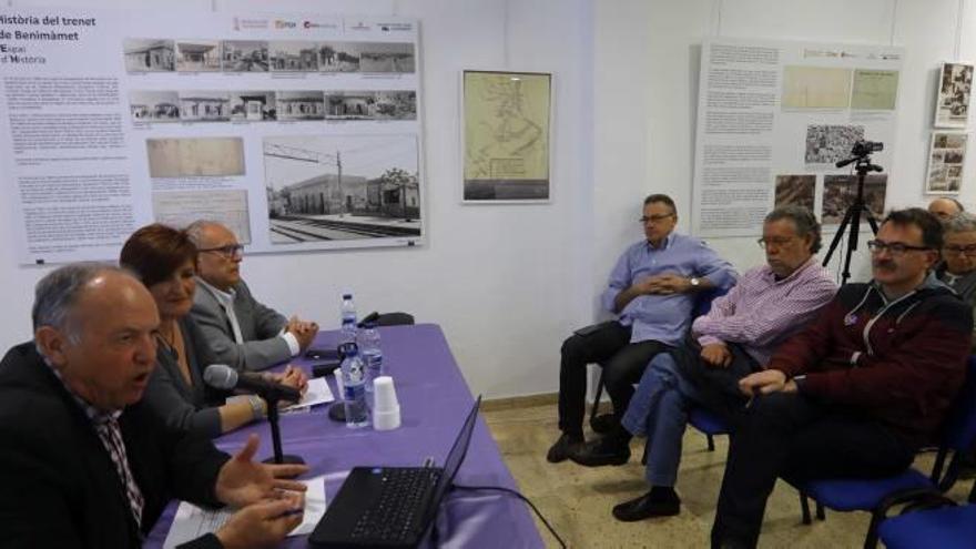 Un momento de la presentación del libro que acompañó la exposición fotográfica.