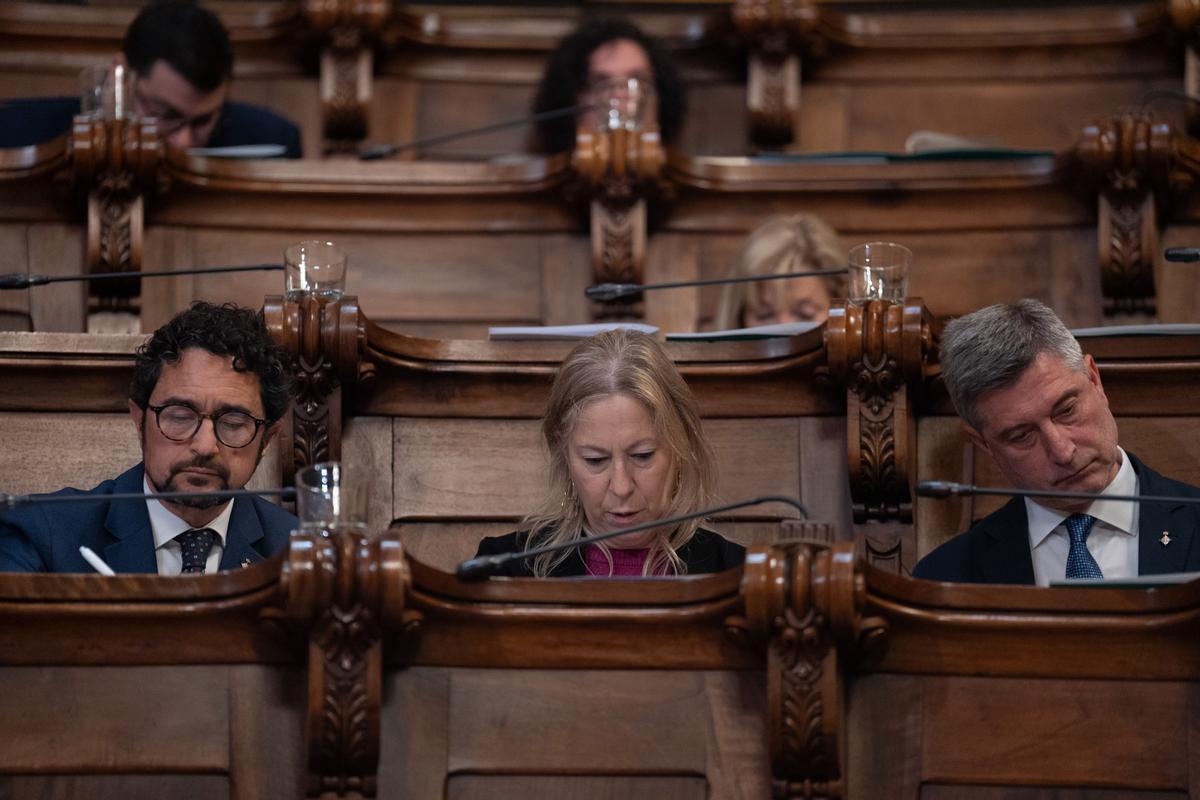 Los concejales de Junts Damià Calvet, Neus Munté y Jordi Martí, en el pleno municipal.