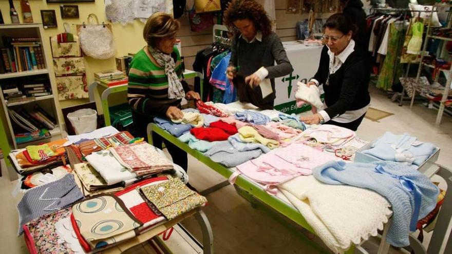 Mercadillo contra el cáncer en El Atrio