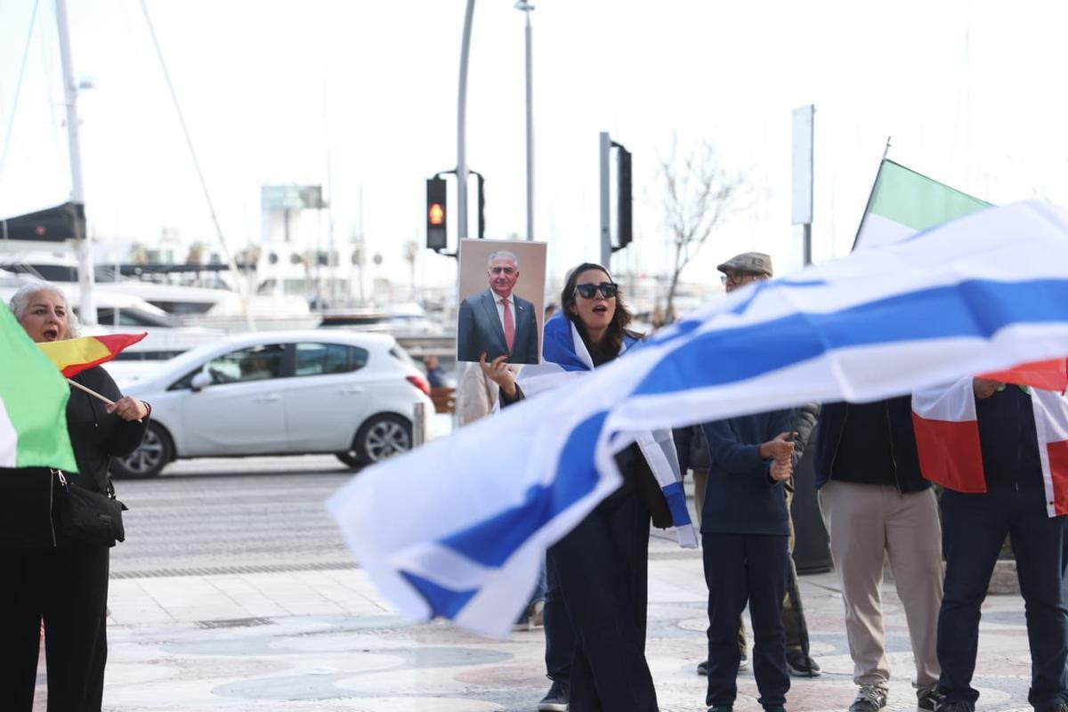 Así ha sido la manifestación por Irán en la explanada de Alicante