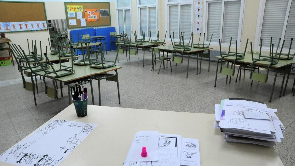 Clase vacía en un colegio gallego.