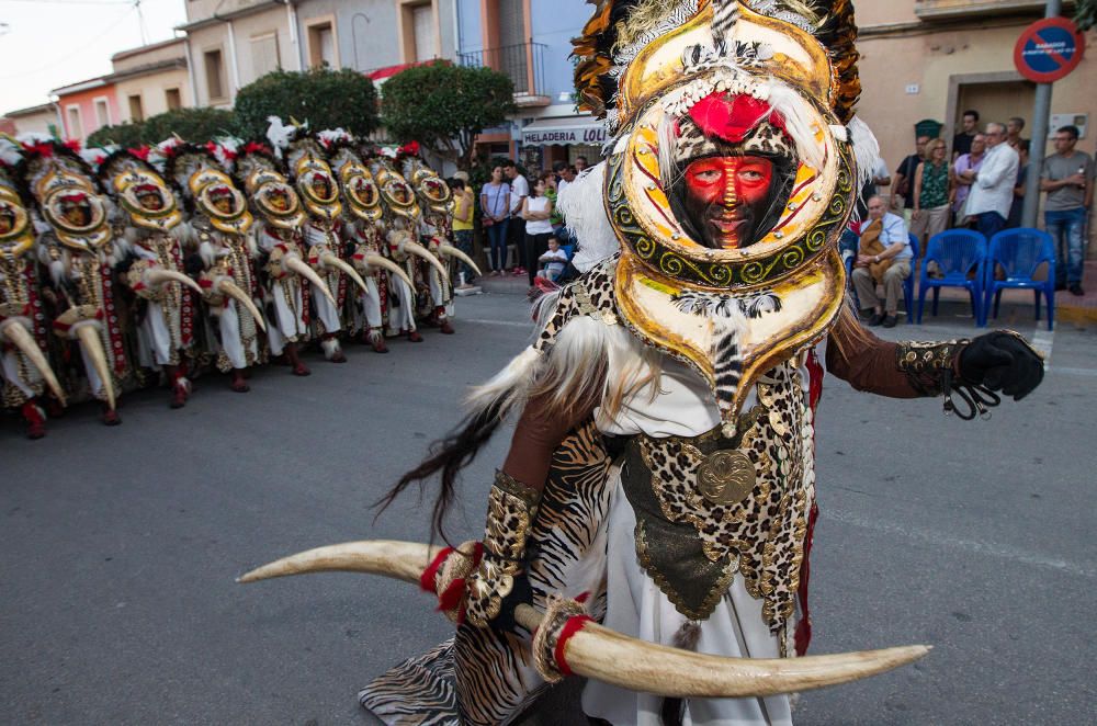 Agost vivió la segunda jornada grande de los Moros y Cristianos con la Entrada del bando musulmán.