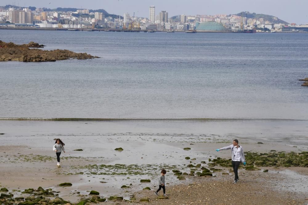 Primera salida de los niños a la calle en Coruña