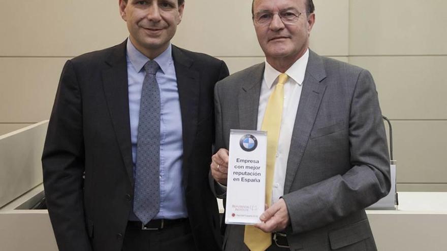 Guenther Seemann, Presidente del Grupo BMW (España y Portugal), recoge el premio